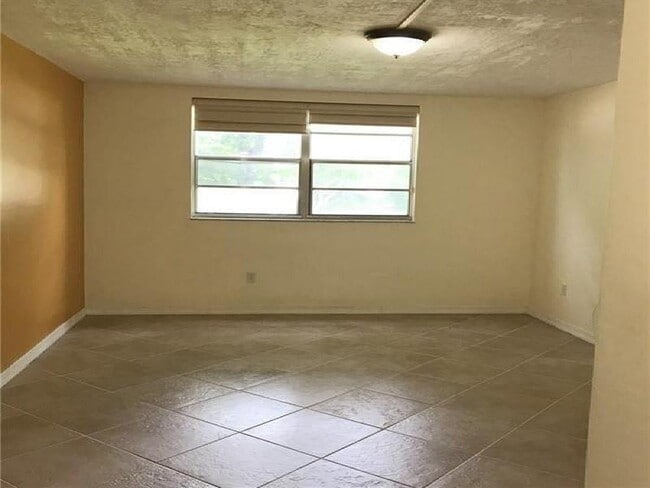 Foto del edificio - 7300 NW 17th St