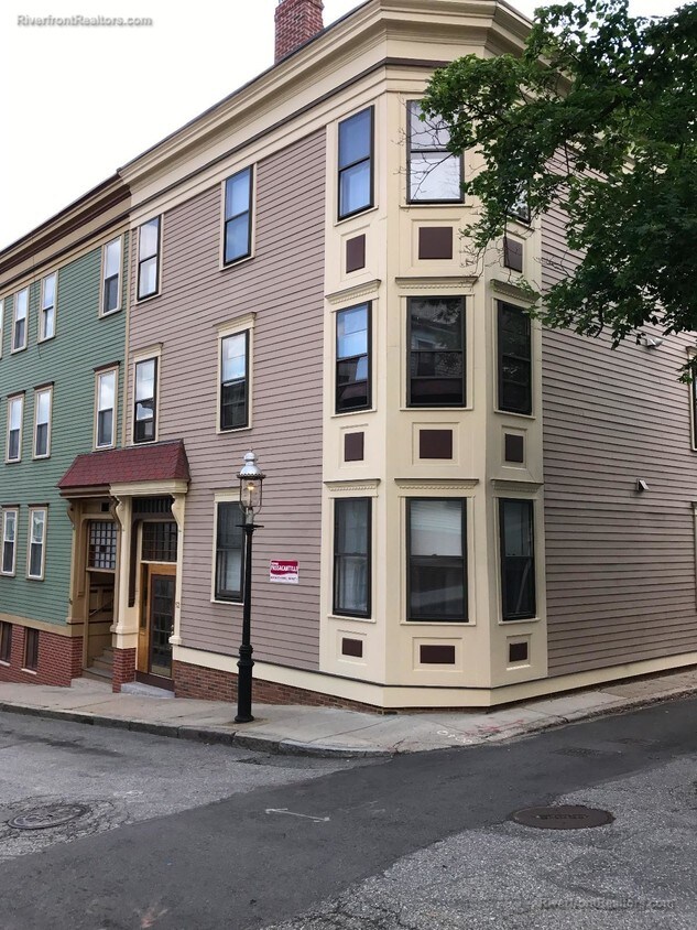 Primary Photo - 52 Pleasant St