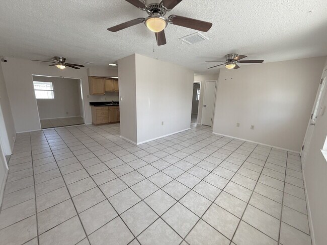 Foto del edificio - "Charming 2-Bedroom, 2-Bath Oasis with 1400 Sq Ft of Comfort in Port Richey!"