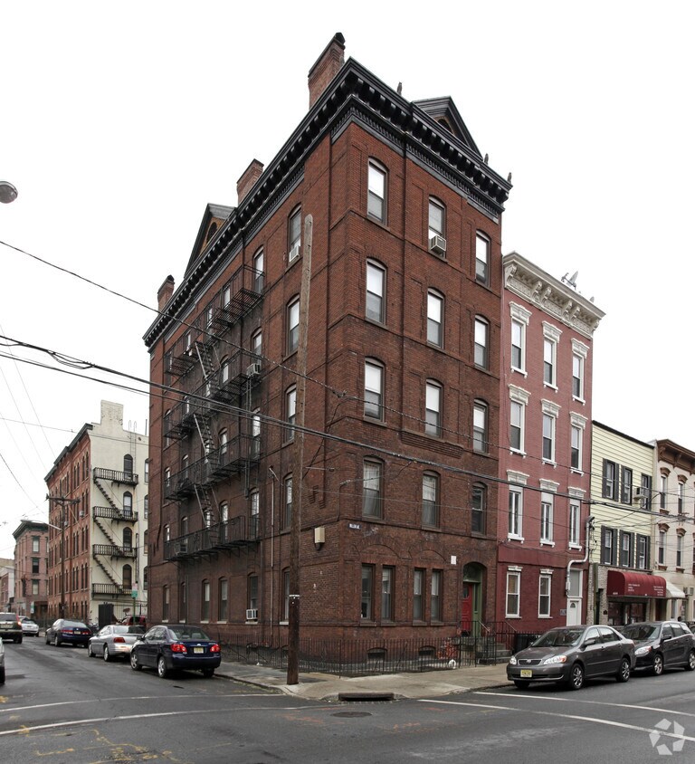 Primary Photo - 600 Willow Ave