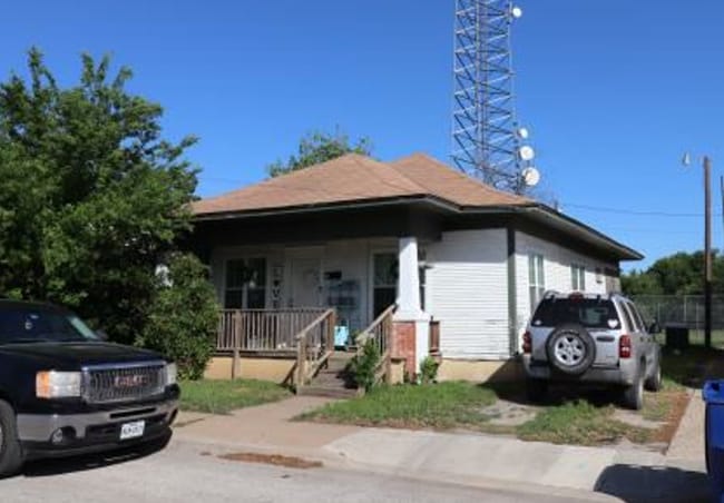Building Photo - 104 N Greenleaf St