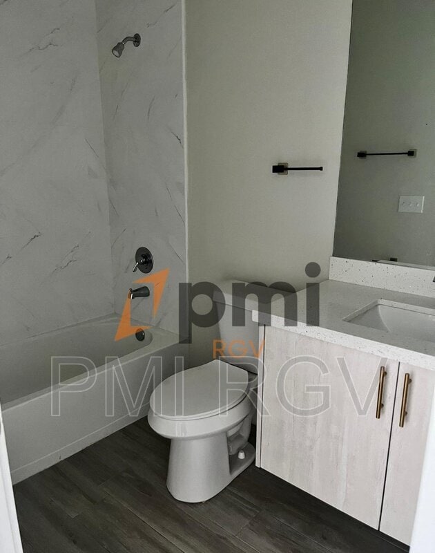 Foto del edificio - 1320 N McColl Rd