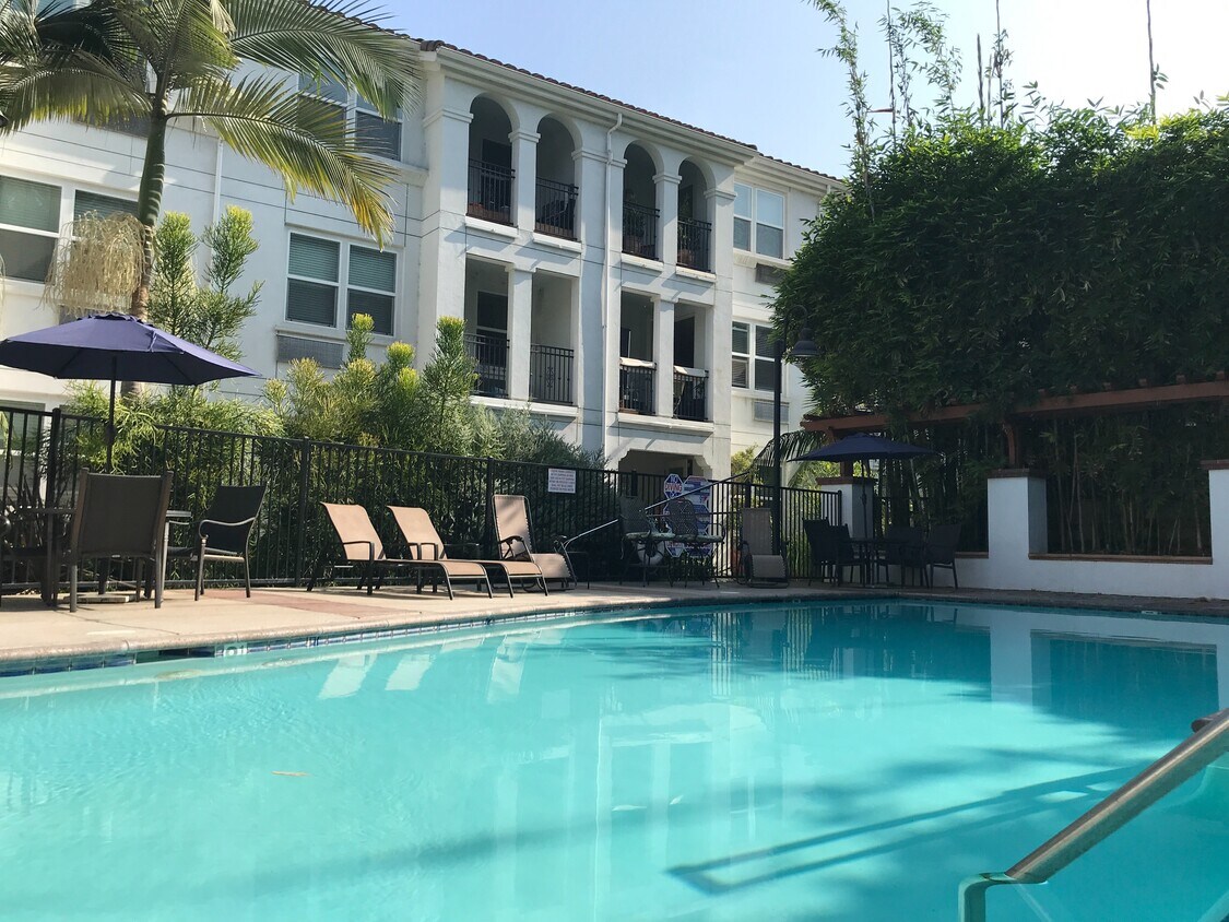 Parkview LivingLuxury Senior Apartments Los Angeles, CA