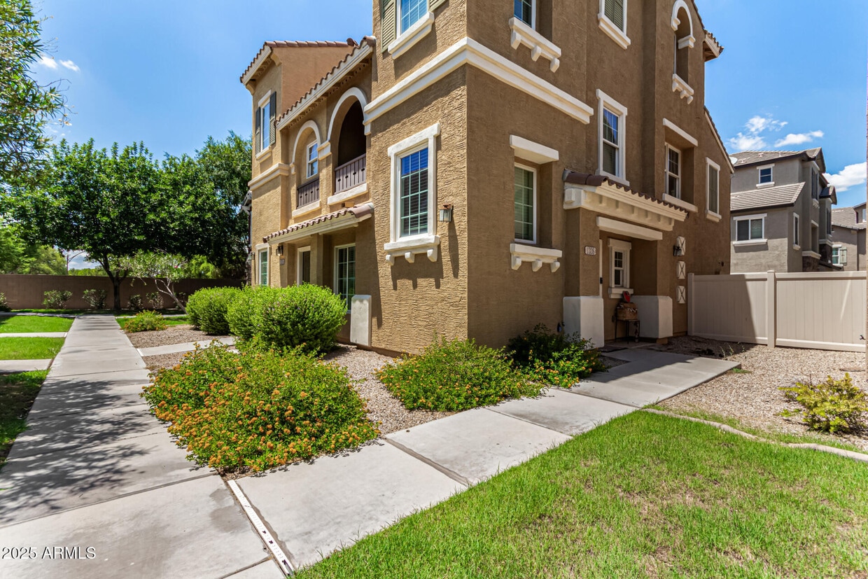 Primary Photo - 1326 S Sabino Dr