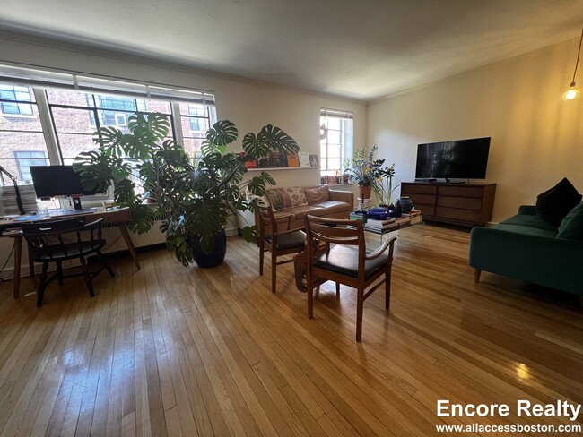 Building Photo - 105 Longwood Ave