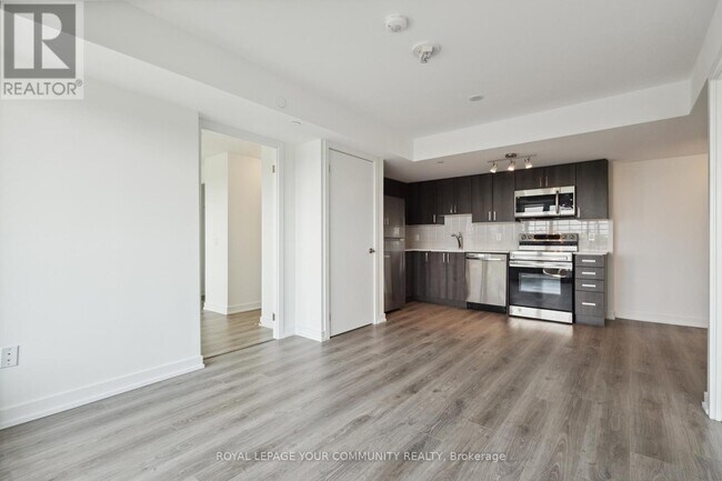 Building Photo - 1480-1480 Bayly St