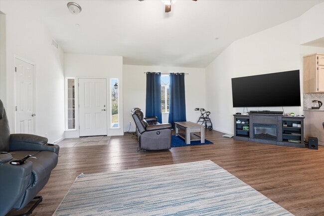 Foto del edificio - 30535 Rd 400