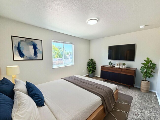 Building Photo - 2 Bedroom/1.5 Bath in Great Location!