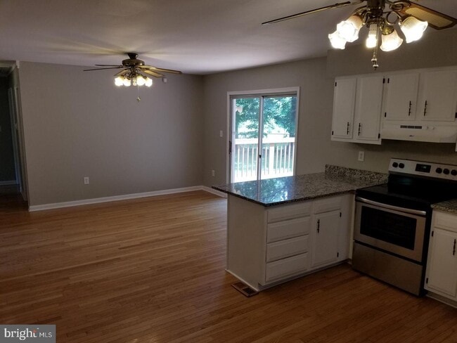 Building Photo - 8404 Sailboat Ln