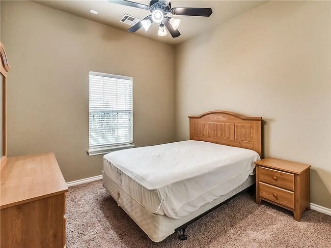 Foto del edificio - Gorgeous 3 bed, 2 bath home in NW OKC/Edmo...