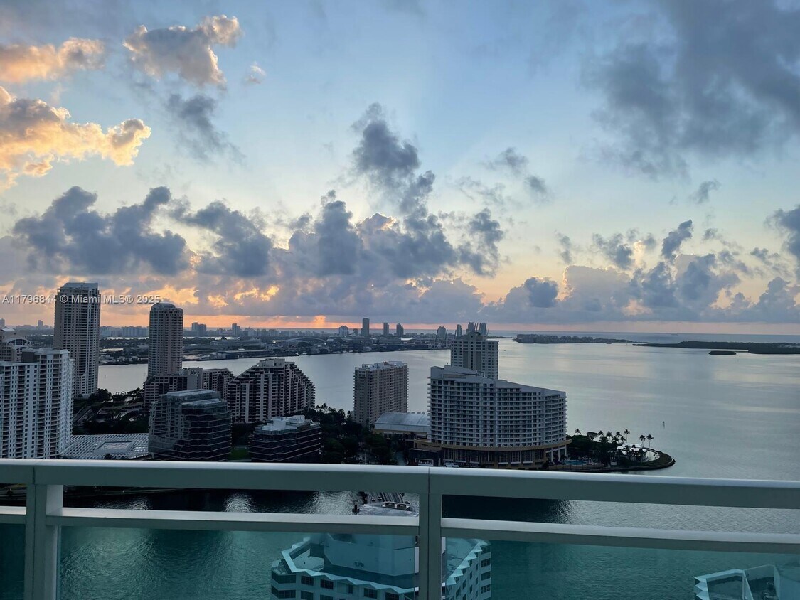 Foto principal - 950 Brickell Bay Dr
