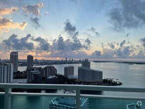 Building Photo - 950 Brickell Bay Dr
