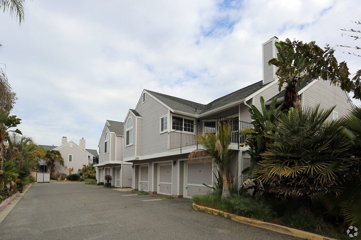 Primary Photo - 580-582 Vineyard Rd