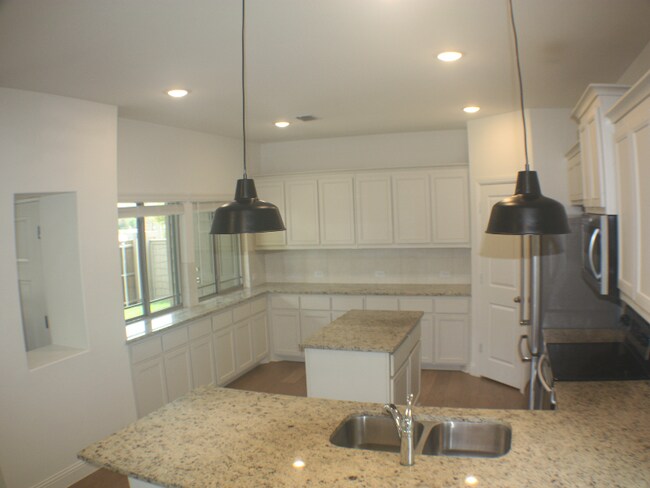 Building Photo - 593 Concho St