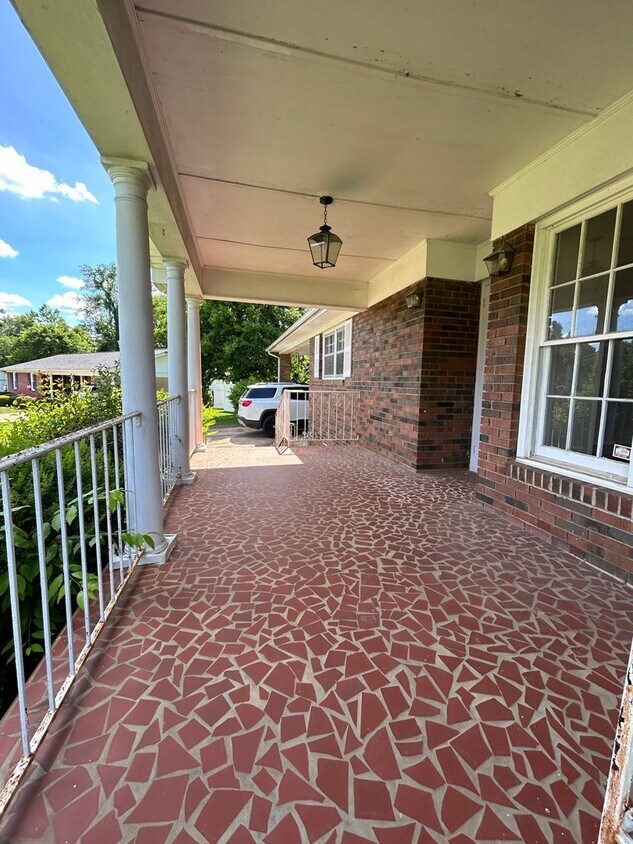 Foto principal - 1504 Cloverdale Rd