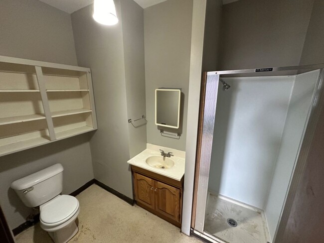 Building Photo - 305 S 2nd St 3 Unit