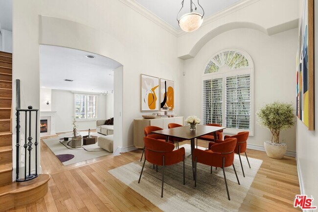 Foto del edificio - 433 N Doheny Dr