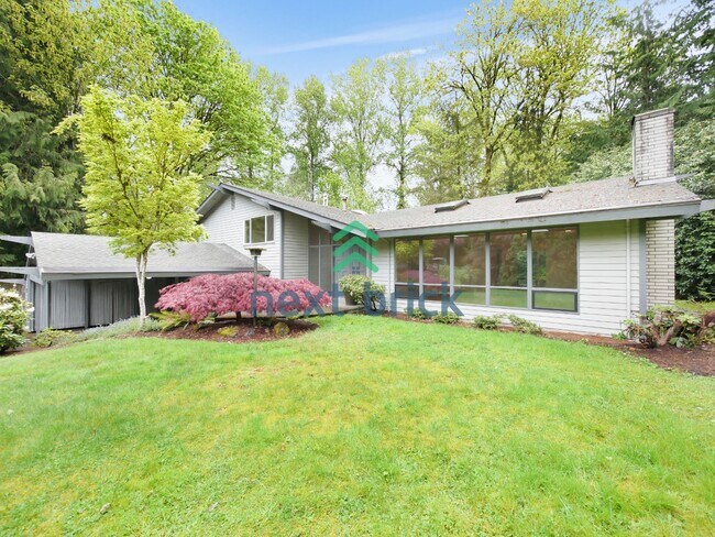 Building Photo - 3 Bed and 3 Bath Plus Office Private Single-family Home is Available for Rent!