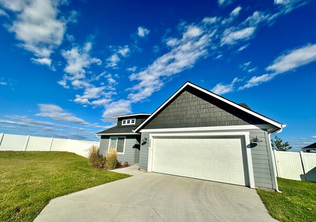 Building Photo - Modern 4 bedroom 2 bathroom home for rent ...