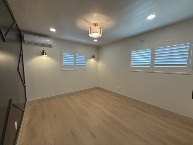 Building Photo - 114 S Emerald Pl