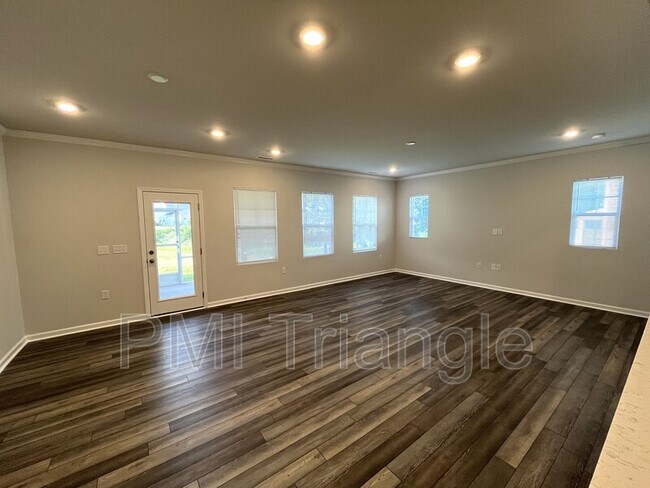 Foto del edificio - 147 Aster Bloom Ln
