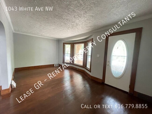 Building Photo - Spacious Three Bedroom Home with Office! N...