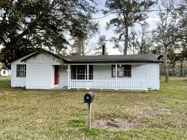 Building Photo - 104 Co Rd 2401