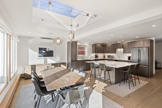 Building Photo - 447 E Cooper Ave