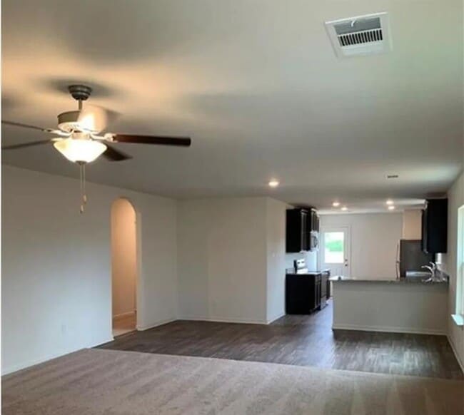 Foto del edificio - 213 Cres Park Dr