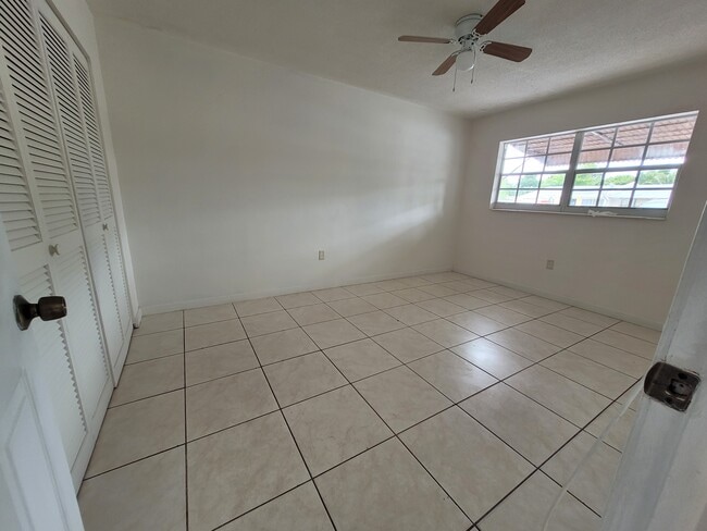 Building Photo - 5520 SW 38th St