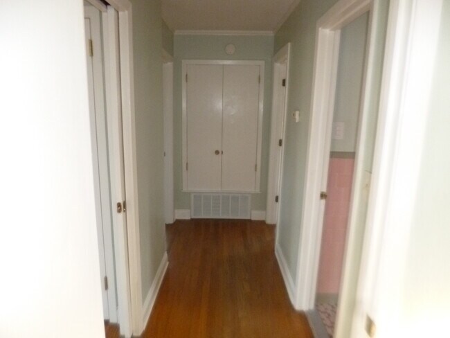 Foto del edificio - 310 Karen Dr