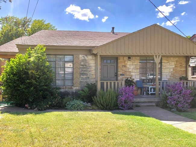 209-211 Tennant - 209-211 Tennant Apartment