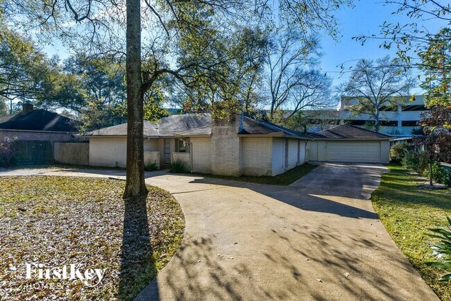 Foto del edificio - 214 Oakwood Dr