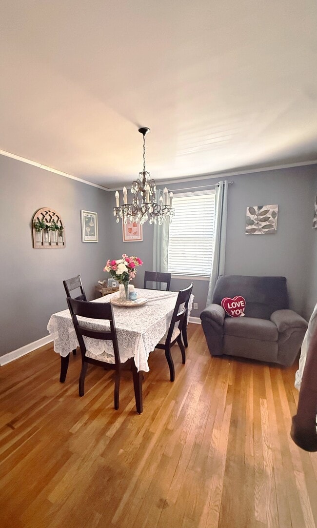 Building Photo - 937 E Ave