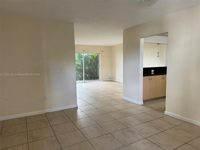 Building Photo - 6900 N Kendall Dr