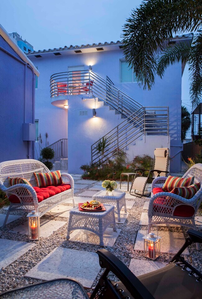 common area: backyard - 6945 Abbott Ave