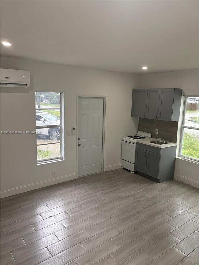 Foto del edificio - 9301 NW 4th Ave