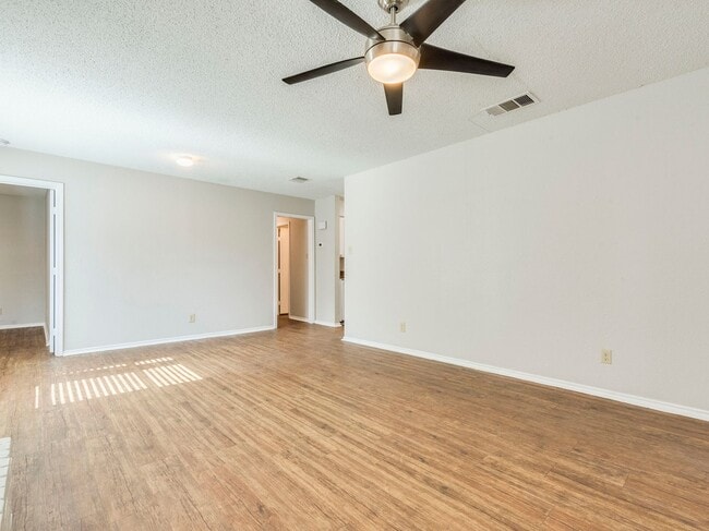 Building Photo - 1110 Hyridge St