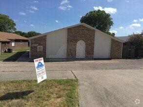 Building Photo - 2207 Cascade Dr