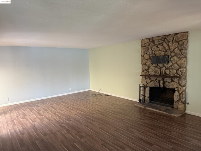Foto del edificio - 1370 Willow Lake Rd