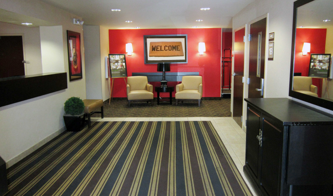 Lobby and Guest Check-in - Furnished Studio - Tampa