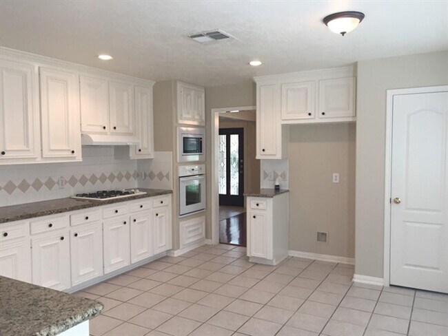 Building Photo - 124 Greenridge Cir