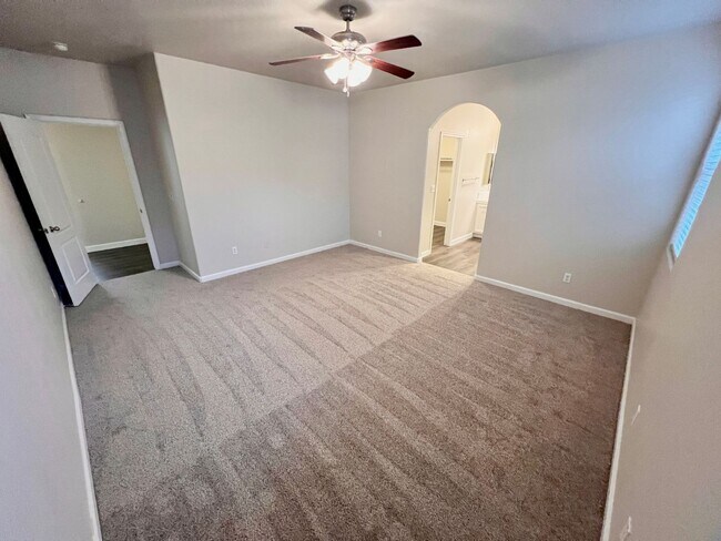 Foto del edificio - $2,150 Figarden & Bullard, 3 Bedroom, Sola...