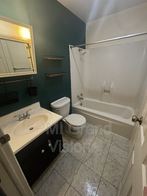 Building Photo - 1628 University Dr