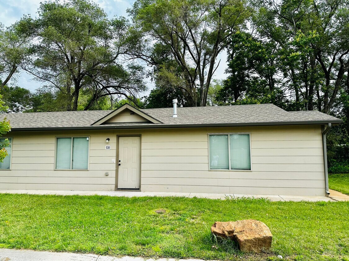 Primary Photo - 530 W Meadow Creek Cir