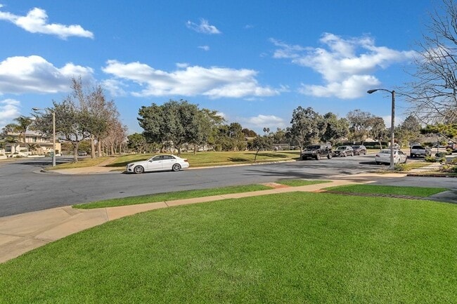 Foto del edificio - 3 Bed 2 Bath Single Family Home in Eastbluff