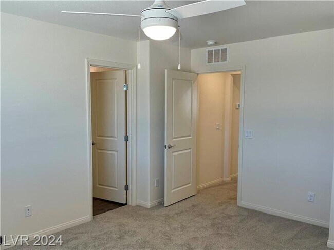 Foto del edificio - Brand New 4 Bedroom Townhome-Sunrise Manor