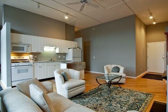 Living Room and Kitchen - 2012 West Saint Paul Avenue