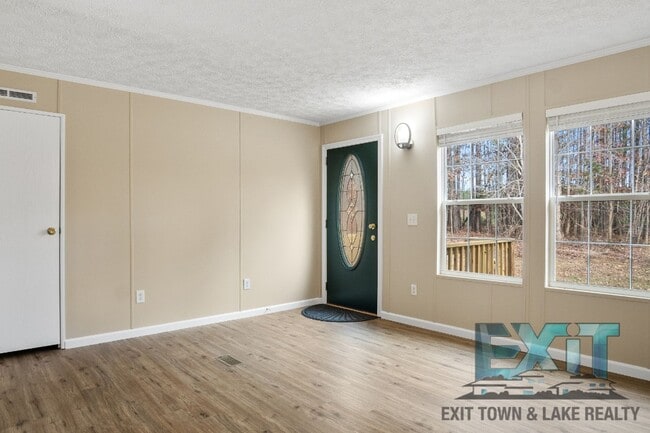 Foto del edificio - Beautiful Fully Renovated 3 Bed 2 Bath Home