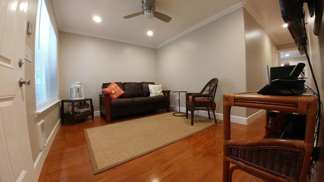 Building Photo - Stylishly Remodeled Unit with fenced-in ya...